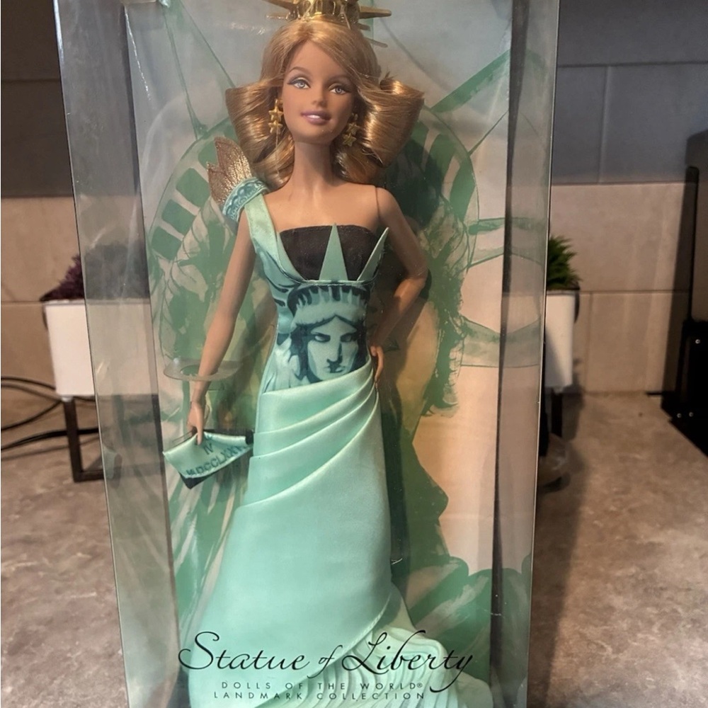 Statue of Liberty Doll in Green Gown